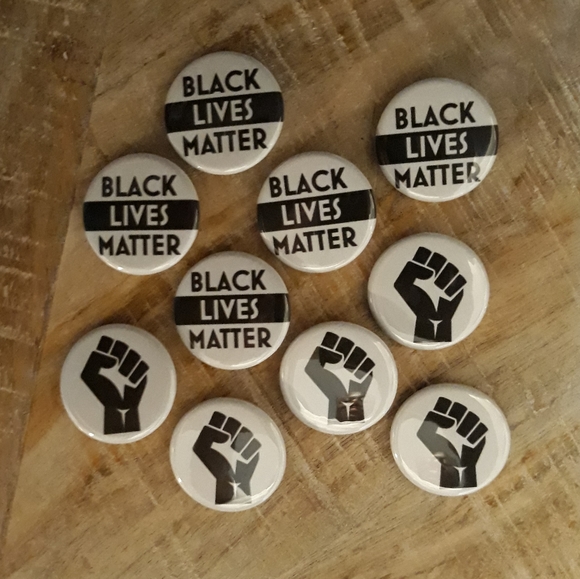 (New) Black Lives Matter Pinback Buttons (10 pcs) - Picture 1 of 4
